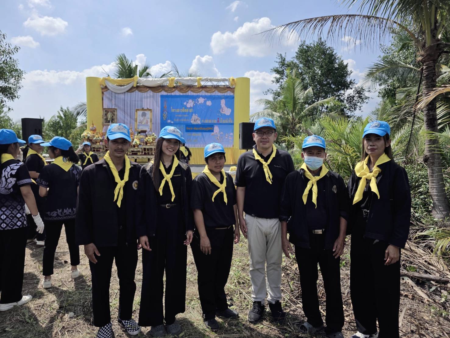 title - ส.ป.ก.กระบี่ ร่วมกิจกรรมจิตอาสาพัฒนา เนื่องในวันคล้ายวันพระบรมราชสมภพ พระบาทสมเด็จพระบรมชนกาธิเบศร มหาภูมิพลอดุลยเดชมหาราช บรมนาถบพิตร วันชาติ และวันพ่อแห่งชาติ 5 ธันวาคม 2568